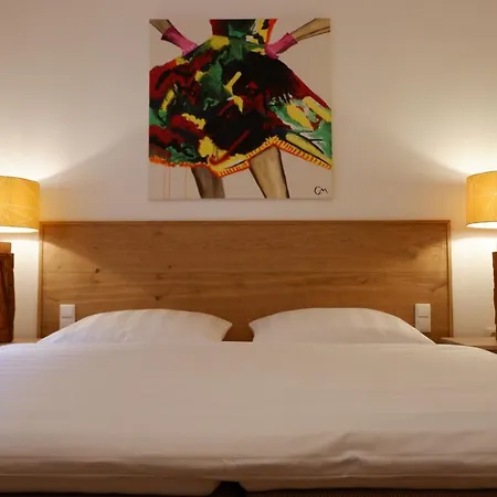 Hof Elf * Ursensollen